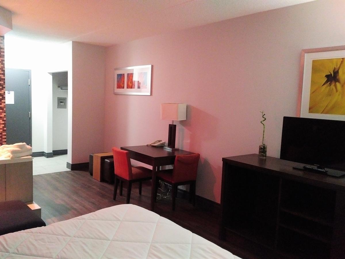 Canadas Best Value Inn Уэлленд Экстерьер фото