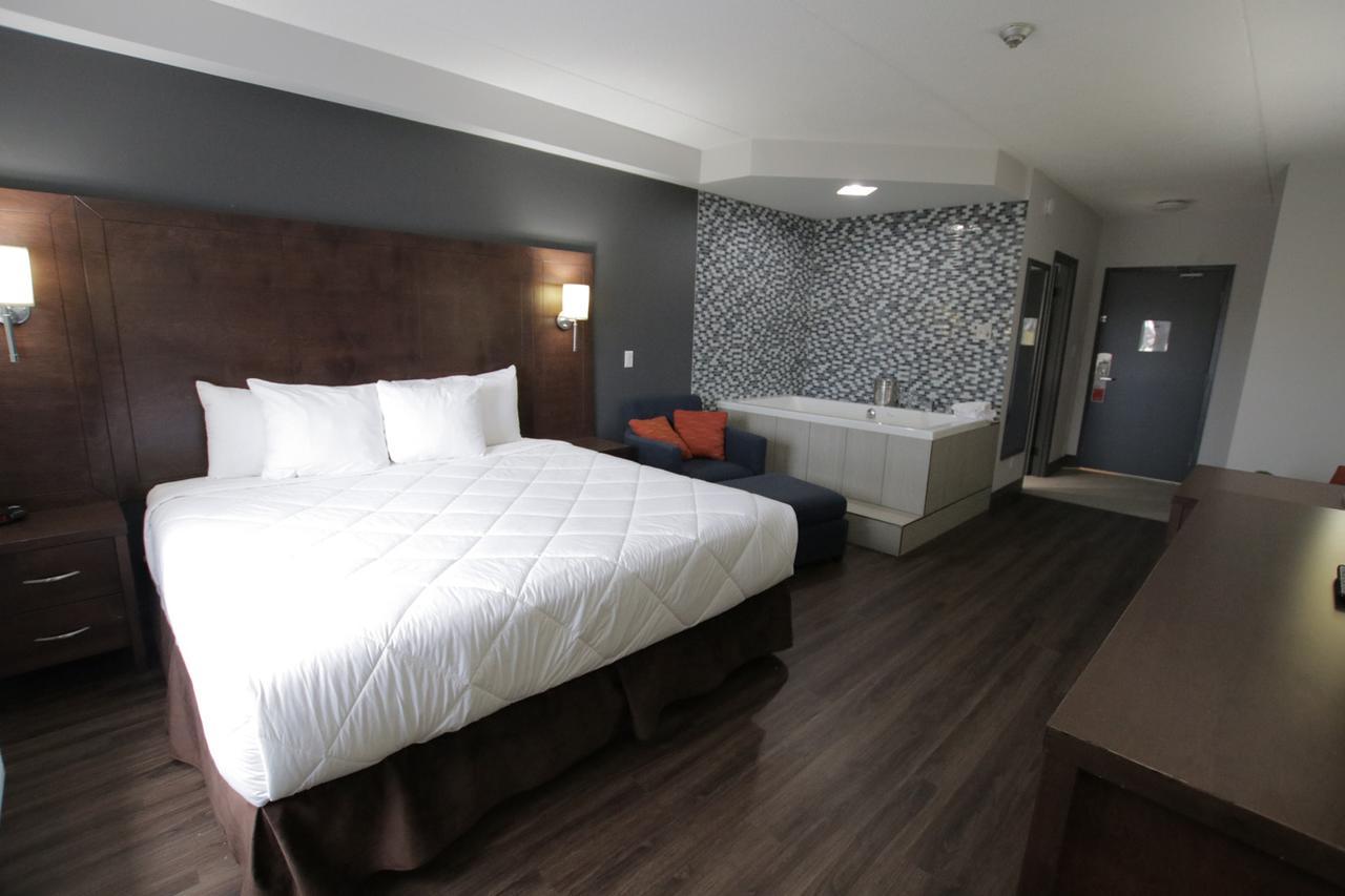 Canadas Best Value Inn Уэлленд Экстерьер фото