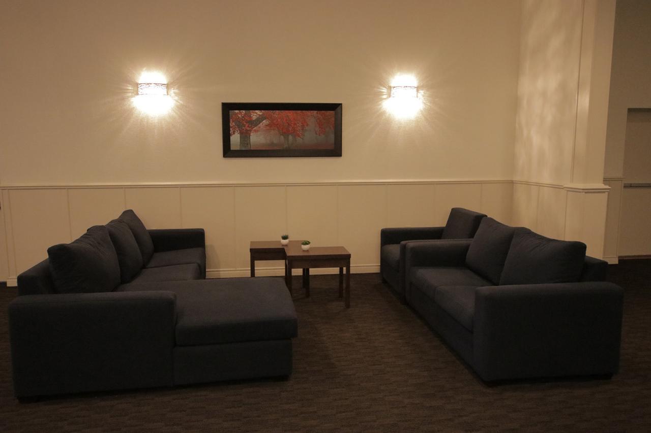 Canadas Best Value Inn Уэлленд Экстерьер фото